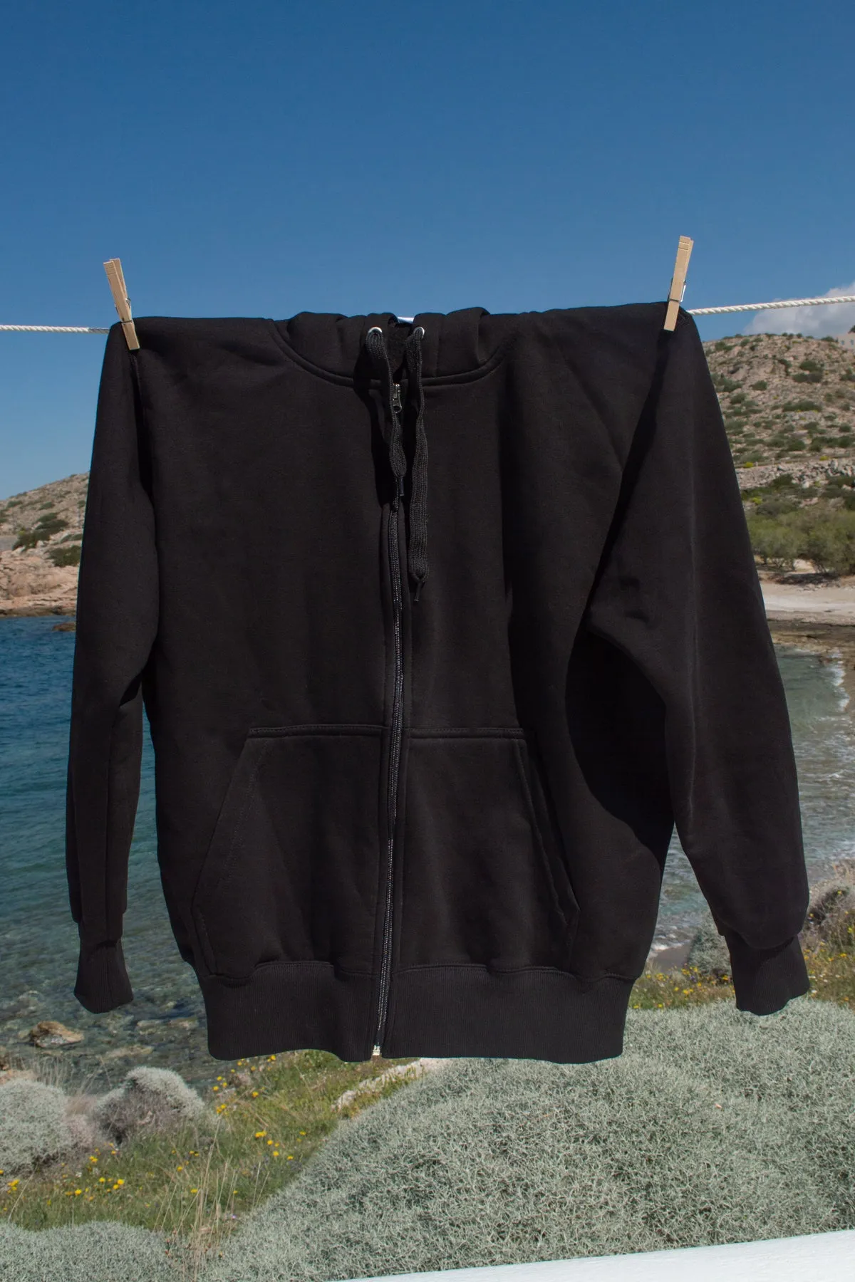 "Anatoli mou" Zaketa Hoodie in Black 𝗢𝗻𝗲 𝗦𝗶𝘇𝗲
